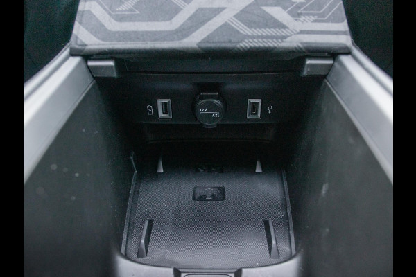 Jeep Avenger 1.2 e-Hybrid Summit | Infotainment Pack | Schuif/Kanteldak | Leder&Winter Pack | 19" Brute velgen