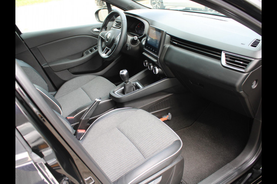 Renault Clio 1.0 TCe Intens | APPLE CARPLAY/ANDROID AUTO | KEYLESS ENTRY | ACHTERUITRIJCAMERA | NAVIGATIE |