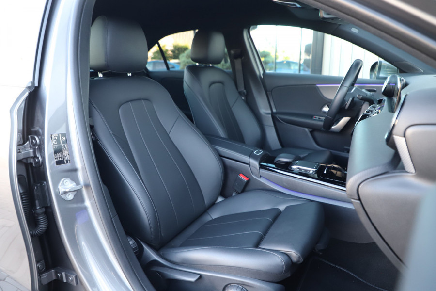 Mercedes-Benz A-Klasse 180 Business Solution Luxury | 136PK | Sfeerverlichting+ | Stoelverw. | Widescreen | Camera | Clima | Carplay | 2020.