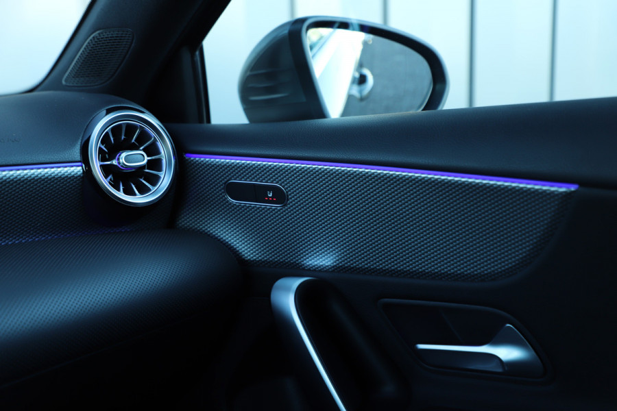 Mercedes-Benz A-Klasse 180 Business Solution Luxury | 136PK | Sfeerverlichting+ | Stoelverw. | Widescreen | Camera | Clima | Carplay | 2020.