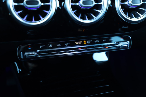 Mercedes-Benz A-Klasse 180 Business Solution Luxury | 136PK | Sfeerverlichting+ | Stoelverw. | Widescreen | Camera | Clima | Carplay | 2020.