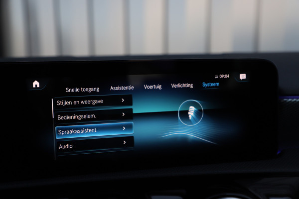 Mercedes-Benz A-Klasse 180 Business Solution Luxury | 136PK | Sfeerverlichting+ | Stoelverw. | Widescreen | Camera | Clima | Carplay | 2020.