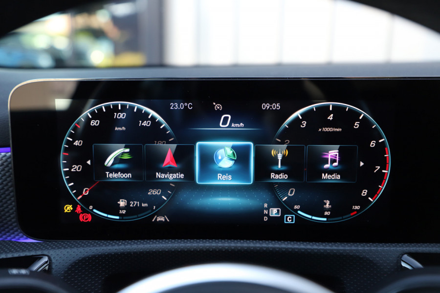 Mercedes-Benz A-Klasse 180 Business Solution Luxury | 136PK | Sfeerverlichting+ | Stoelverw. | Widescreen | Camera | Clima | Carplay | 2020.
