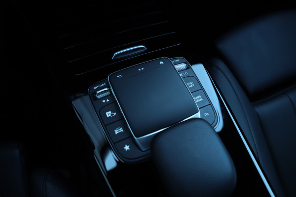 Mercedes-Benz A-Klasse 180 Business Solution Luxury | 136PK | Sfeerverlichting+ | Stoelverw. | Widescreen | Camera | Clima | Carplay | 2020.