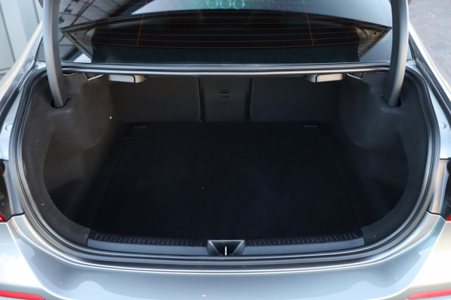 Mercedes-Benz A-Klasse 180 Business Solution Luxury | 136PK | Sfeerverlichting+ | Stoelverw. | Widescreen | Camera | Clima | Carplay | 2020.