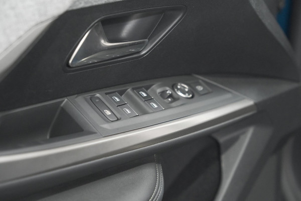 Peugeot 5008 1.2 Hybrid 136 GT 7p | Adaptieve Cruise Control | Camera | Elektrische Kofferklep | Stoelverwarming