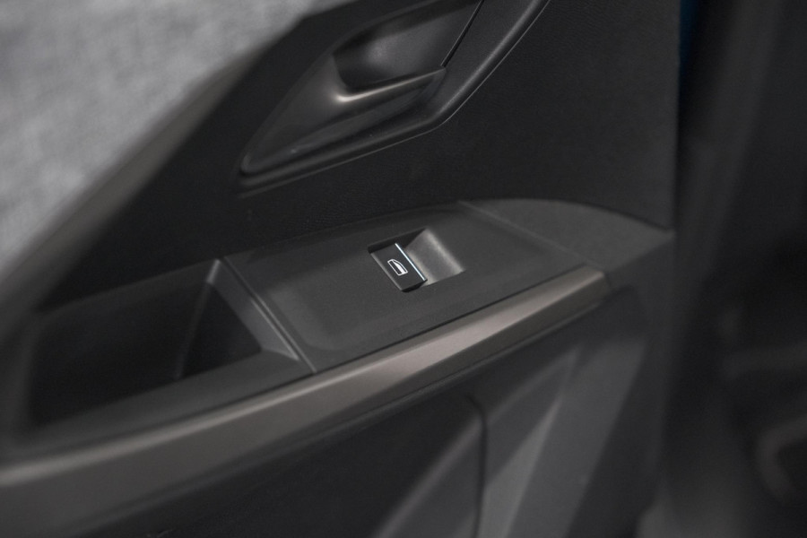 Peugeot 5008 1.2 Hybrid 136 GT 7p | Adaptieve Cruise Control | Camera | Elektrische Kofferklep | Stoelverwarming