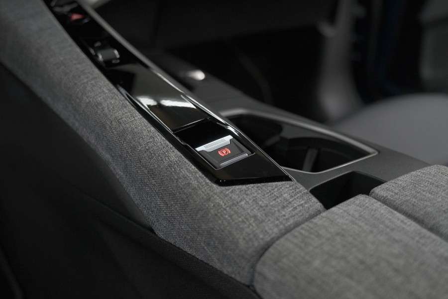Peugeot 5008 1.2 Hybrid 136 GT 7p | Adaptieve Cruise Control | Camera | Elektrische Kofferklep | Stoelverwarming