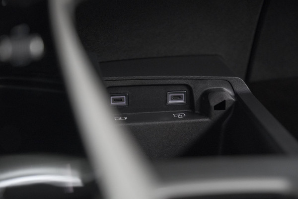 Peugeot 5008 1.2 Hybrid 136 GT 7p | Adaptieve Cruise Control | Camera | Elektrische Kofferklep | Stoelverwarming