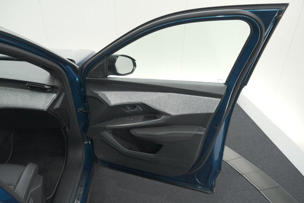 Peugeot 5008 1.2 Hybrid 136 GT 7p | Adaptieve Cruise Control | Camera | Elektrische Kofferklep | Stoelverwarming