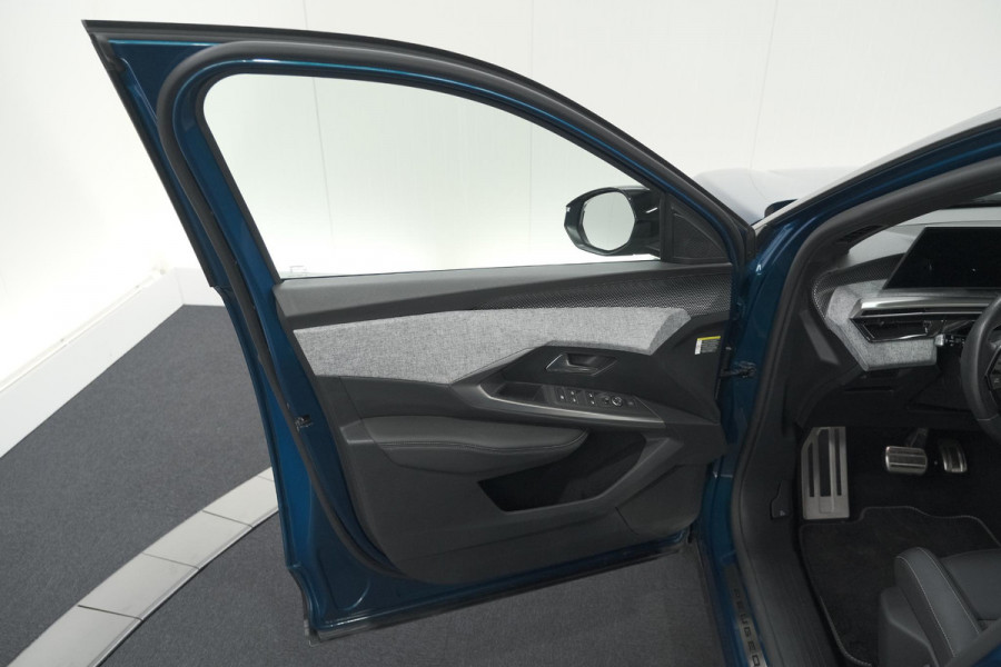 Peugeot 5008 1.2 Hybrid 136 GT 7p | Adaptieve Cruise Control | Camera | Elektrische Kofferklep | Stoelverwarming