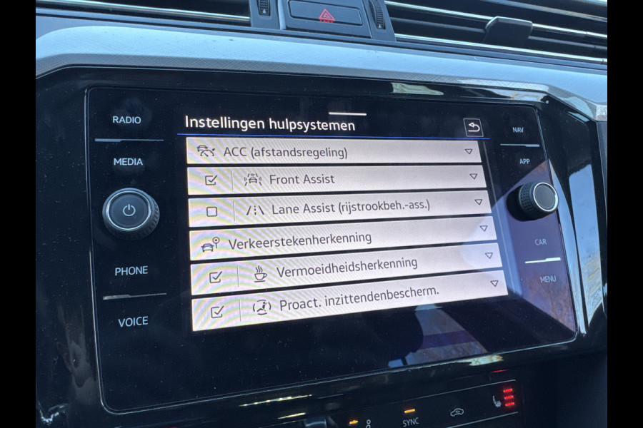 Volkswagen Passat Variant 1.5 TSI 150PK DSG BUSINESS CAMERA/NAVI/CARPLAY