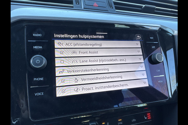 Volkswagen Passat Variant 1.5 TSI 150PK DSG BUSINESS CAMERA/NAVI/CARPLAY
