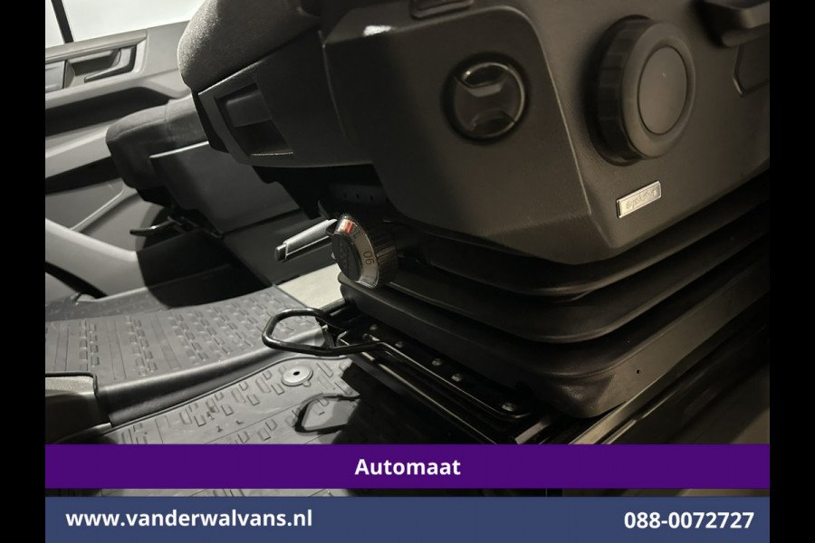 Volkswagen Crafter 2.0 TDI 141pk Automaat L3H3 L2H2 Euro6 Airco | Camera | Apple Carplay | 3000kg Trekhaak | Adaptieve Cruisecontrol Android Auto, Chauffeursstoel, Parkeersensoren, Stoelverwarming, Tachograaf