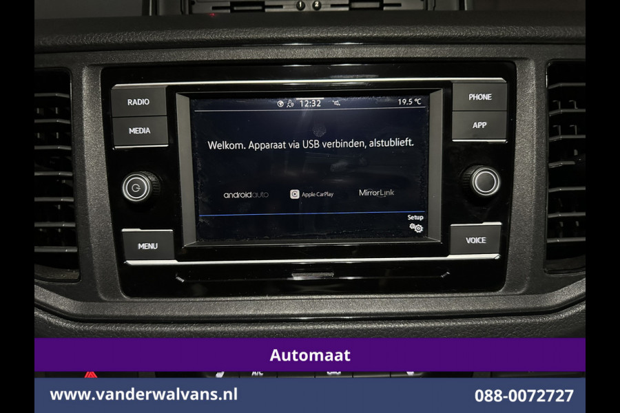 Volkswagen Crafter 2.0 TDI 141pk Automaat L3H3 L2H2 Euro6 Airco | Camera | Apple Carplay | 3000kg Trekhaak | Adaptieve Cruisecontrol Android Auto, Chauffeursstoel, Parkeersensoren, Stoelverwarming, Tachograaf
