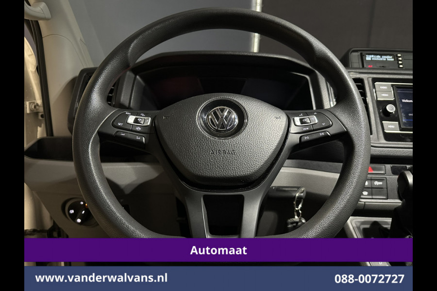 Volkswagen Crafter 2.0 TDI 141pk Automaat L3H3 L2H2 Euro6 Airco | Camera | Apple Carplay | 3000kg Trekhaak | Adaptieve Cruisecontrol Android Auto, Chauffeursstoel, Parkeersensoren, Stoelverwarming, Tachograaf