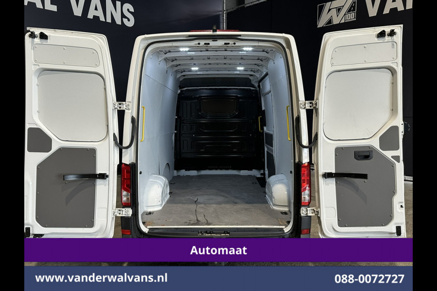 Volkswagen Crafter 2.0 TDI 141pk Automaat L3H3 L2H2 Euro6 Airco | Camera | Apple Carplay | 3000kg Trekhaak | Adaptieve Cruisecontrol Android Auto, Chauffeursstoel, Parkeersensoren, Stoelverwarming, Tachograaf
