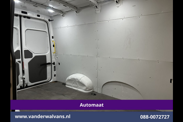 Volkswagen Crafter 2.0 TDI 141pk Automaat L3H3 L2H2 Euro6 Airco | Camera | Apple Carplay | 3000kg Trekhaak | Adaptieve Cruisecontrol Android Auto, Chauffeursstoel, Parkeersensoren, Stoelverwarming, Tachograaf
