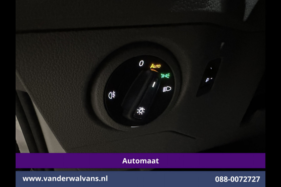 Volkswagen Crafter 2.0 TDI 141pk Automaat L3H3 L2H2 Euro6 Airco | Camera | Apple Carplay | 3000kg Trekhaak | Adaptieve Cruisecontrol Android Auto, Chauffeursstoel, Parkeersensoren, Stoelverwarming, Tachograaf
