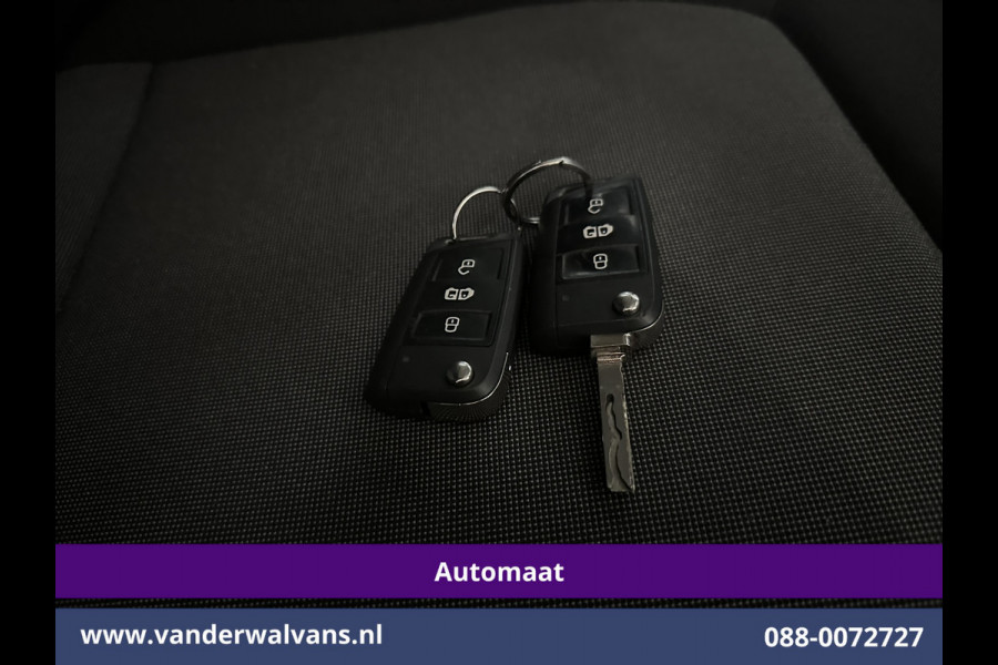Volkswagen Crafter 2.0 TDI 141pk Automaat L3H3 L2H2 Euro6 Airco | Camera | Apple Carplay | 3000kg Trekhaak | Adaptieve Cruisecontrol Android Auto, Chauffeursstoel, Parkeersensoren, Stoelverwarming, Tachograaf