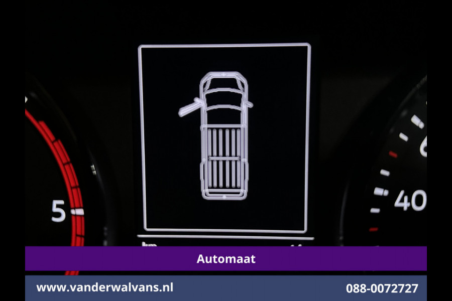 Volkswagen Crafter 2.0 TDI 141pk Automaat L3H3 L2H2 Euro6 Airco | Camera | Apple Carplay | 3000kg Trekhaak | Adaptieve Cruisecontrol Android Auto, Chauffeursstoel, Parkeersensoren, Stoelverwarming, Tachograaf