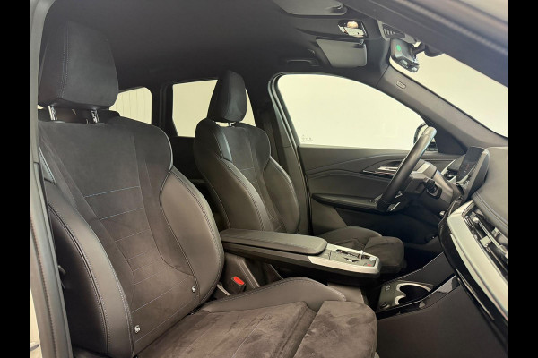 BMW iX1 eDrive20 67 kWh M Sport Edition 204pk Camera PDC Stoelverwarming Navi Hifi 18 inch M Velgen Adaptief M Onderstel
