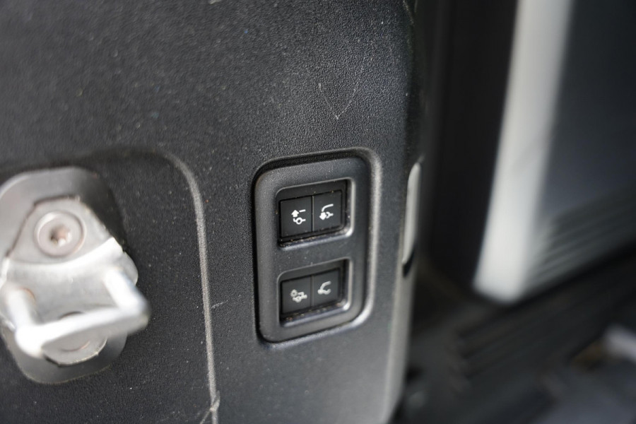 Land Rover Defender 110 3.0 D250 110 HSE / Commercial / XPELL