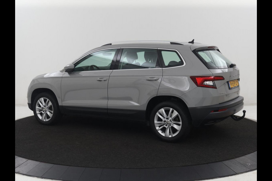 Škoda Karoq 1.5 TSI ACT Business Edition | Stoelverwarming | Navigatie | Carplay | Sfeerverlichting | Climate control | Park assist | Trekhaak