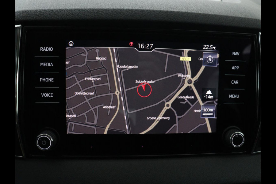 Škoda Karoq 1.5 TSI ACT Business Edition | Stoelverwarming | Navigatie | Carplay | Sfeerverlichting | Climate control | Park assist | Trekhaak