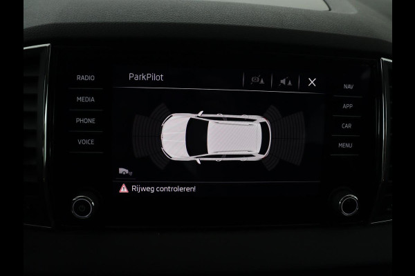 Škoda Karoq 1.5 TSI ACT Business Edition | Stoelverwarming | Navigatie | Carplay | Sfeerverlichting | Climate control | Park assist | Trekhaak
