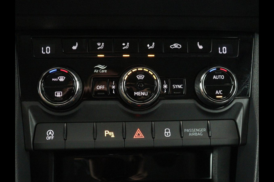 Škoda Karoq 1.5 TSI ACT Business Edition | Stoelverwarming | Navigatie | Carplay | Sfeerverlichting | Climate control | Park assist | Trekhaak