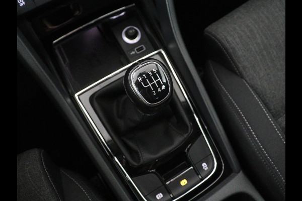 Škoda Karoq 1.5 TSI ACT Business Edition | Stoelverwarming | Navigatie | Carplay | Sfeerverlichting | Climate control | Park assist | Trekhaak