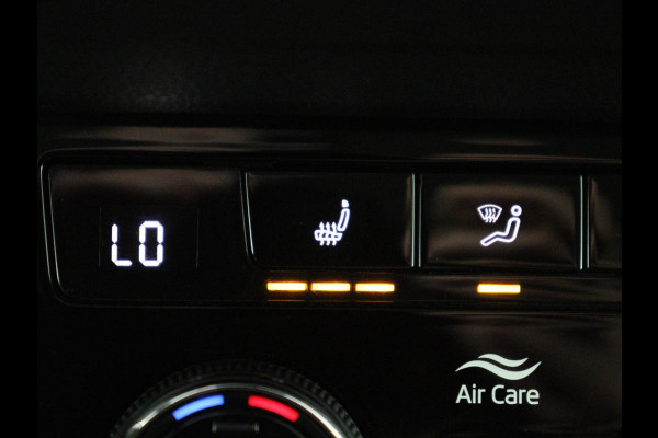 Škoda Karoq 1.5 TSI ACT Business Edition | Stoelverwarming | Navigatie | Carplay | Sfeerverlichting | Climate control | Park assist | Trekhaak