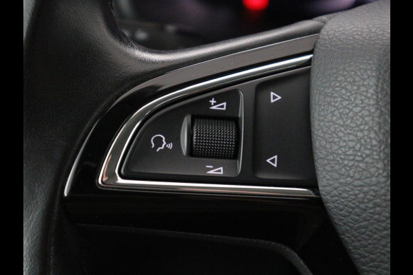 Škoda Karoq 1.5 TSI ACT Business Edition | Stoelverwarming | Navigatie | Carplay | Sfeerverlichting | Climate control | Park assist | Trekhaak