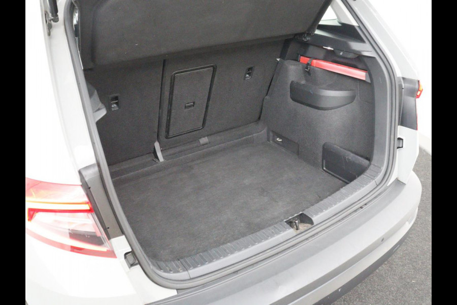 Škoda Karoq 1.5 TSI ACT Business Edition | Stoelverwarming | Navigatie | Carplay | Sfeerverlichting | Climate control | Park assist | Trekhaak