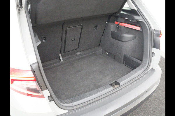 Škoda Karoq 1.5 TSI ACT Business Edition | Stoelverwarming | Navigatie | Carplay | Sfeerverlichting | Climate control | Park assist | Trekhaak