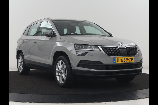 Škoda Karoq 1.5 TSI ACT Business Edition | Stoelverwarming | Navigatie | Carplay | Sfeerverlichting | Climate control | Park assist | Trekhaak