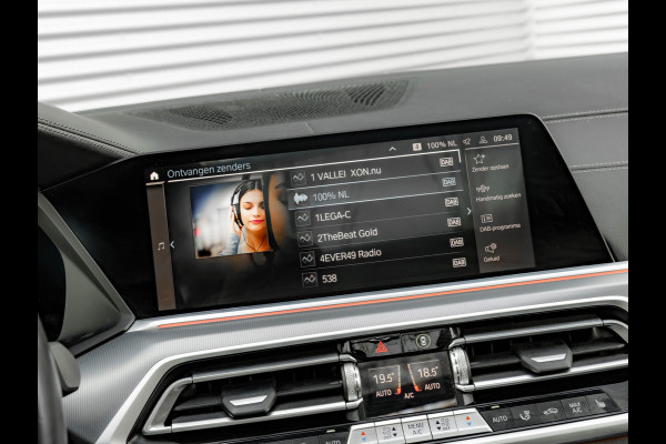 BMW X5 xDrive45e M-Sport - Skylounge - Active Steering - Trekhaak - Nappa Comfortzetels