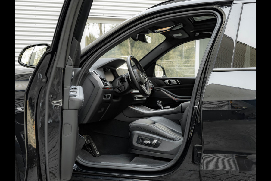 BMW X5 xDrive45e M-Sport - Skylounge - Active Steering - Trekhaak - Nappa Comfortzetels