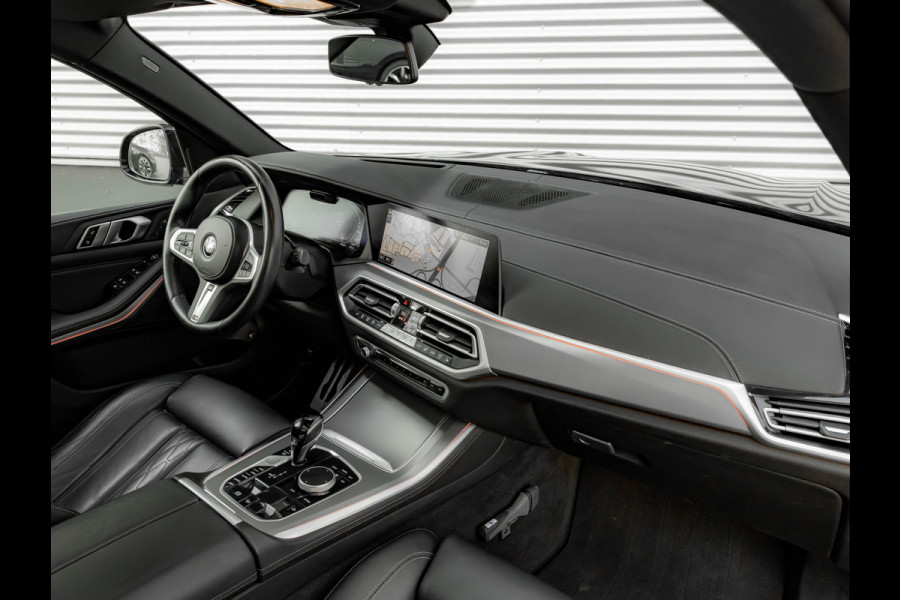 BMW X5 xDrive45e M-Sport - Skylounge - Active Steering - Trekhaak - Nappa Comfortzetels