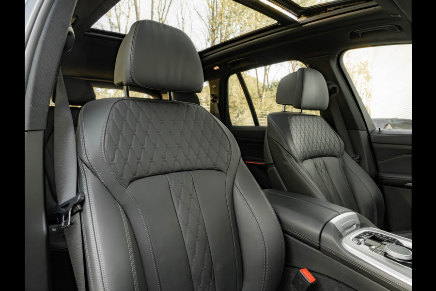 BMW X5 xDrive45e M-Sport - Skylounge - Active Steering - Trekhaak - Nappa Comfortzetels