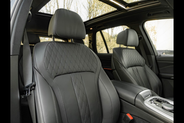 BMW X5 xDrive45e M-Sport - Skylounge - Active Steering - Trekhaak - Nappa Comfortzetels