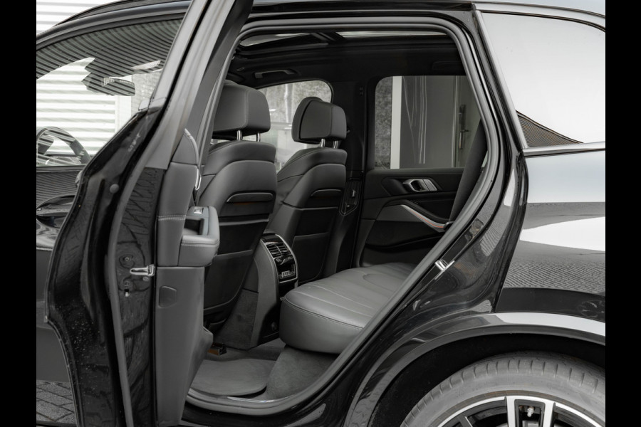 BMW X5 xDrive45e M-Sport - Skylounge - Active Steering - Trekhaak - Nappa Comfortzetels