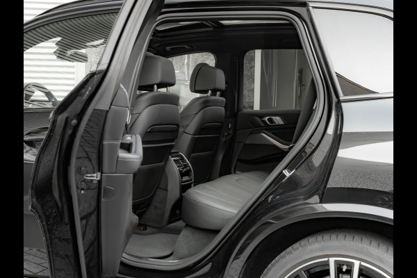 BMW X5 xDrive45e M-Sport - Skylounge - Active Steering - Trekhaak - Nappa Comfortzetels