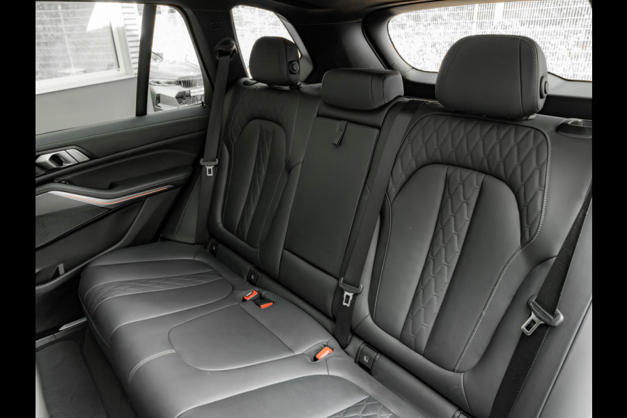 BMW X5 xDrive45e M-Sport - Skylounge - Active Steering - Trekhaak - Nappa Comfortzetels