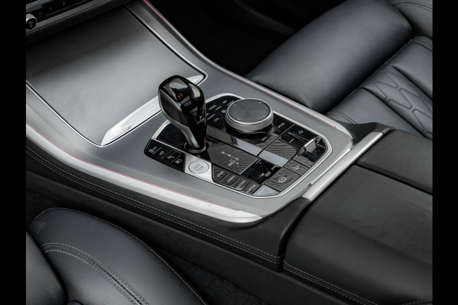 BMW X5 xDrive45e M-Sport - Skylounge - Active Steering - Trekhaak - Nappa Comfortzetels