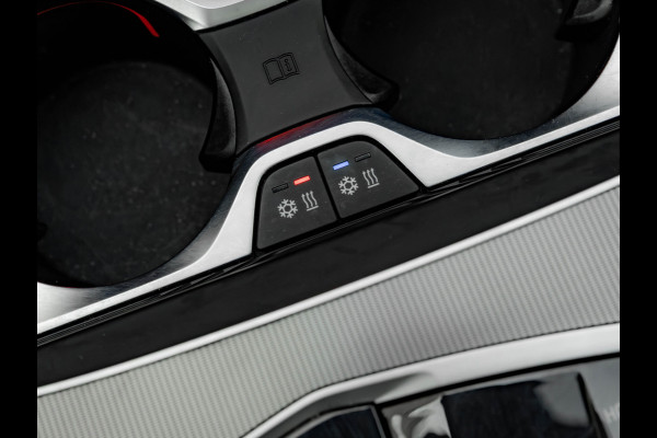 BMW X5 xDrive45e M-Sport - Skylounge - Active Steering - Trekhaak - Nappa Comfortzetels
