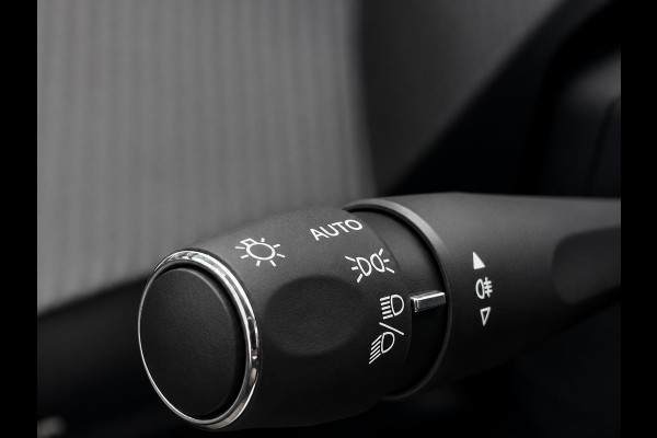 Peugeot 208 1.2 PureTech GT-line Automaat Navigatie Apple CarPlay Android Auto Parkeerhulp Cruise control Climate control Lichtmetalen velgen
