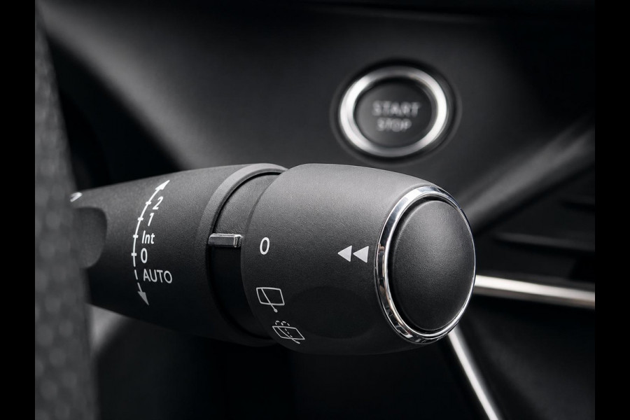 Peugeot 208 1.2 PureTech GT-line Automaat Navigatie Apple CarPlay Android Auto Parkeerhulp Cruise control Climate control Lichtmetalen velgen