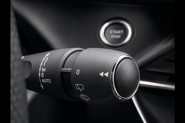 Peugeot 208 1.2 PureTech GT-line Automaat Navigatie Apple CarPlay Android Auto Parkeerhulp Cruise control Climate control Lichtmetalen velgen